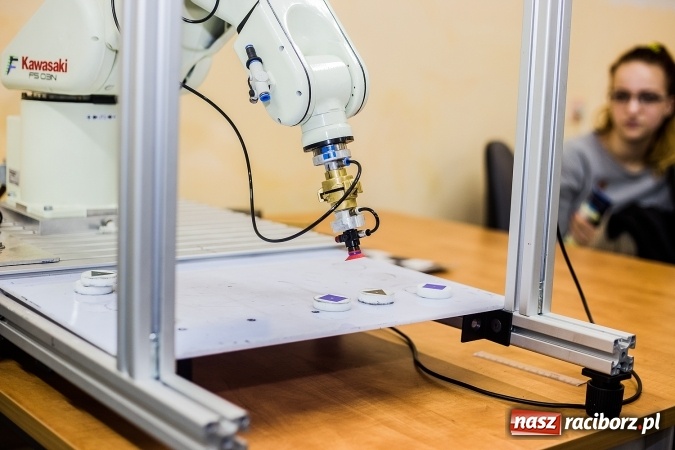 Zdjęcie w galerii na portalu naszraciborz.pl: Mnóstwo atrakcji i fun - Dzień Otwarty w PWSZ w Raciborzu wiadomości z regionu