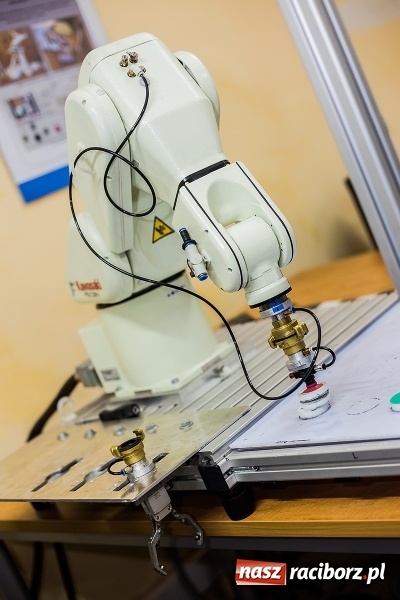 Zdjęcie w galerii na portalu naszraciborz.pl: Mnóstwo atrakcji i fun - Dzień Otwarty w PWSZ w Raciborzu wiadomości z regionu