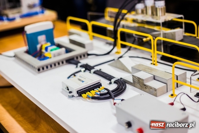 Zdjęcie w galerii na portalu naszraciborz.pl: Mnóstwo atrakcji i fun - Dzień Otwarty w PWSZ w Raciborzu wiadomości z regionu