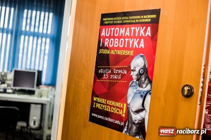 Zdjęcie w galerii na portalu naszraciborz.pl: Mnóstwo atrakcji i fun - Dzień Otwarty w PWSZ w Raciborzu wiadomości z regionu