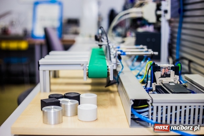 Zdjęcie w galerii na portalu naszraciborz.pl: Mnóstwo atrakcji i fun - Dzień Otwarty w PWSZ w Raciborzu wiadomości z regionu