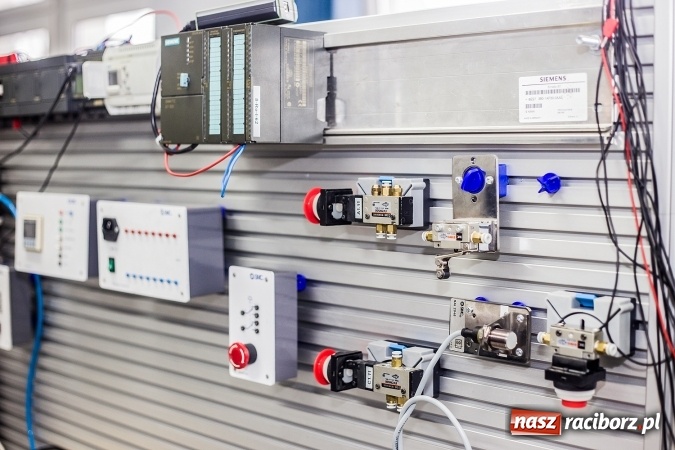 Zdjęcie w galerii na portalu naszraciborz.pl: Mnóstwo atrakcji i fun - Dzień Otwarty w PWSZ w Raciborzu wiadomości z regionu