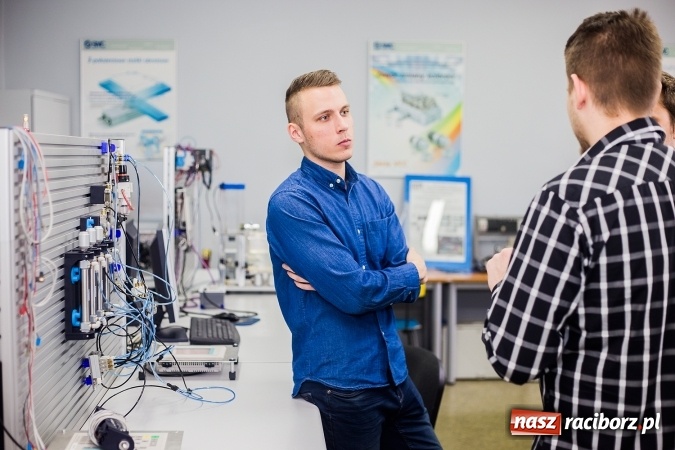 Zdjęcie w galerii na portalu naszraciborz.pl: Mnóstwo atrakcji i fun - Dzień Otwarty w PWSZ w Raciborzu wiadomości z regionu