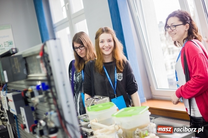 Zdjęcie w galerii na portalu naszraciborz.pl: Mnóstwo atrakcji i fun - Dzień Otwarty w PWSZ w Raciborzu wiadomości z regionu