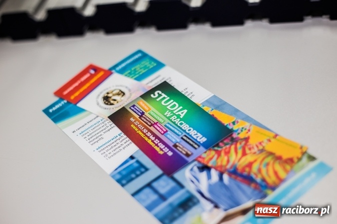 Zdjęcie w galerii na portalu naszraciborz.pl: Mnóstwo atrakcji i fun - Dzień Otwarty w PWSZ w Raciborzu wiadomości z regionu