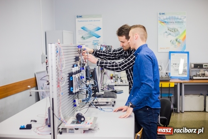 Zdjęcie w galerii na portalu naszraciborz.pl: Mnóstwo atrakcji i fun - Dzień Otwarty w PWSZ w Raciborzu wiadomości z regionu