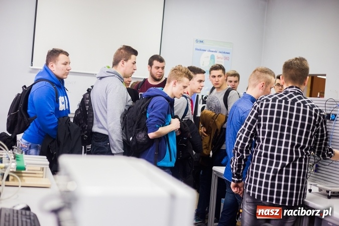 Zdjęcie w galerii na portalu naszraciborz.pl: Mnóstwo atrakcji i fun - Dzień Otwarty w PWSZ w Raciborzu wiadomości z regionu