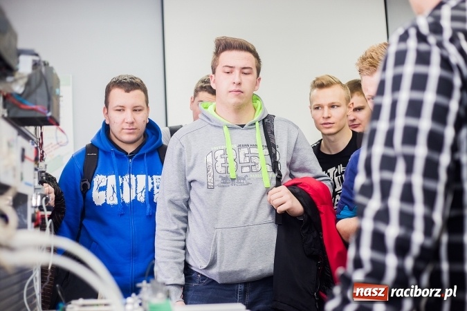 Zdjęcie w galerii na portalu naszraciborz.pl: Mnóstwo atrakcji i fun - Dzień Otwarty w PWSZ w Raciborzu wiadomości z regionu