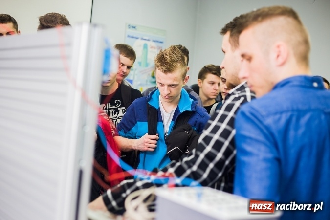 Zdjęcie w galerii na portalu naszraciborz.pl: Mnóstwo atrakcji i fun - Dzień Otwarty w PWSZ w Raciborzu wiadomości z regionu