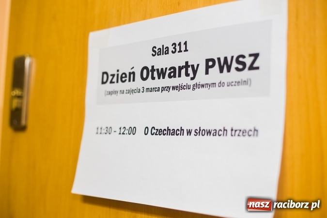 Zdjęcie w galerii na portalu naszraciborz.pl: Mnóstwo atrakcji i fun - Dzień Otwarty w PWSZ w Raciborzu wiadomości z regionu
