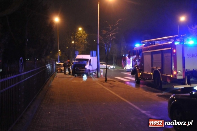 Zdjęcie w galerii na portalu naszraciborz.pl: Ducato staranowało audi na skrzyżowaniu Ogrodowa-Miarki-Słowackiego wiadomości z regionu