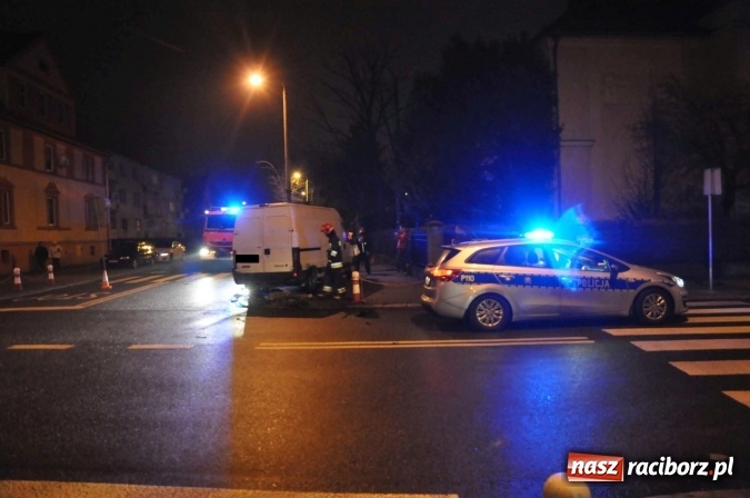 Zdjęcie w galerii na portalu naszraciborz.pl: Ducato staranowało audi na skrzyżowaniu Ogrodowa-Miarki-Słowackiego wiadomości z regionu