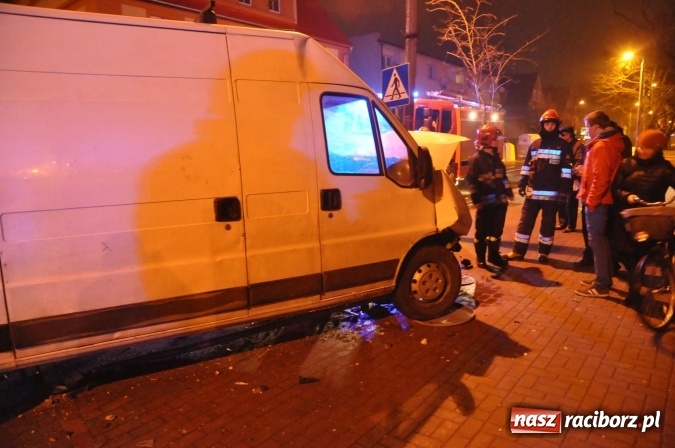 Zdjęcie w galerii na portalu naszraciborz.pl: Ducato staranowało audi na skrzyżowaniu Ogrodowa-Miarki-Słowackiego wiadomości z regionu