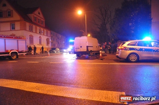 Zdjęcie w galerii na portalu naszraciborz.pl: Ducato staranowało audi na skrzyżowaniu Ogrodowa-Miarki-Słowackiego wiadomości z regionu