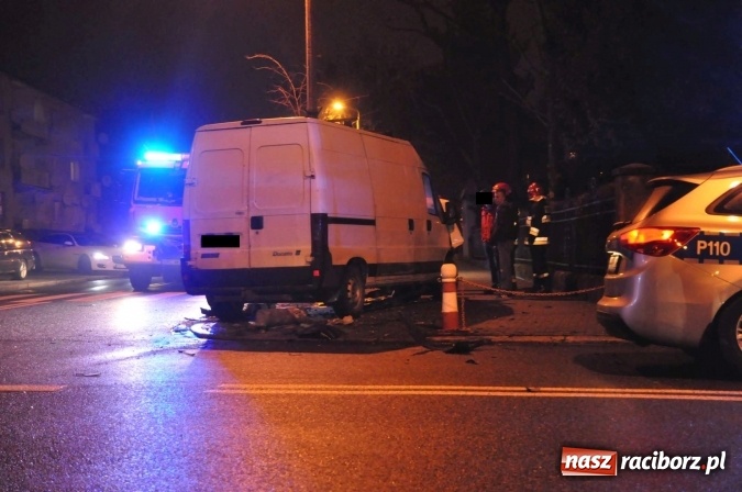 Zdjęcie w galerii na portalu naszraciborz.pl: Ducato staranowało audi na skrzyżowaniu Ogrodowa-Miarki-Słowackiego wiadomości z regionu