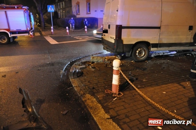 Zdjęcie w galerii na portalu naszraciborz.pl: Ducato staranowało audi na skrzyżowaniu Ogrodowa-Miarki-Słowackiego wiadomości z regionu