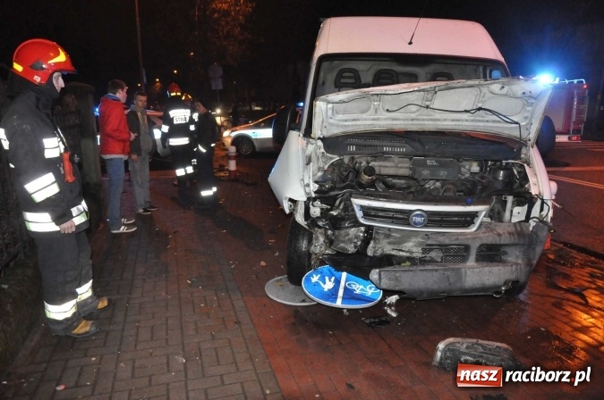 Zdjęcie w galerii na portalu naszraciborz.pl: Ducato staranowało audi na skrzyżowaniu Ogrodowa-Miarki-Słowackiego wiadomości z regionu