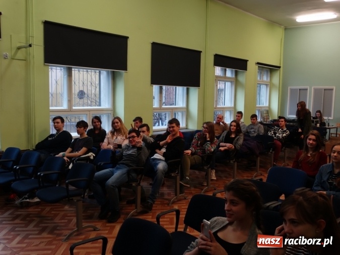 Zdjęcie w galerii na portalu naszraciborz.pl: Wielkie zainteresowanie zajęciami otwartymi w Młodzieżowym Domu Kultury wiadomości z regionu