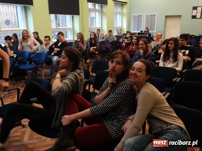 Zdjęcie w galerii na portalu naszraciborz.pl: Wielkie zainteresowanie zajęciami otwartymi w Młodzieżowym Domu Kultury wiadomości z regionu