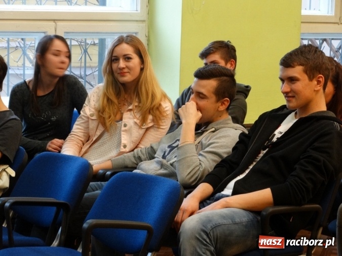 Zdjęcie w galerii na portalu naszraciborz.pl: Wielkie zainteresowanie zajęciami otwartymi w Młodzieżowym Domu Kultury wiadomości z regionu