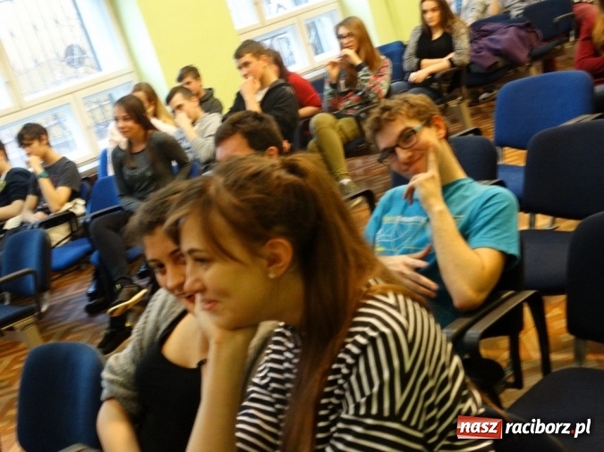 Zdjęcie w galerii na portalu naszraciborz.pl: Wielkie zainteresowanie zajęciami otwartymi w Młodzieżowym Domu Kultury wiadomości z regionu