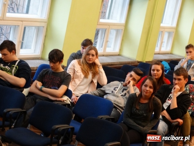 Zdjęcie w galerii na portalu naszraciborz.pl: Wielkie zainteresowanie zajęciami otwartymi w Młodzieżowym Domu Kultury wiadomości z regionu