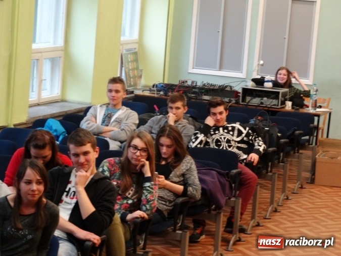 Zdjęcie w galerii na portalu naszraciborz.pl: Wielkie zainteresowanie zajęciami otwartymi w Młodzieżowym Domu Kultury wiadomości z regionu