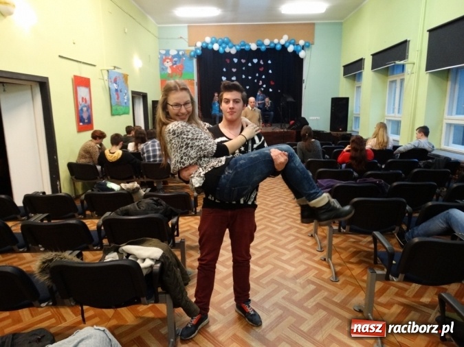 Zdjęcie w galerii na portalu naszraciborz.pl: Wielkie zainteresowanie zajęciami otwartymi w Młodzieżowym Domu Kultury wiadomości z regionu