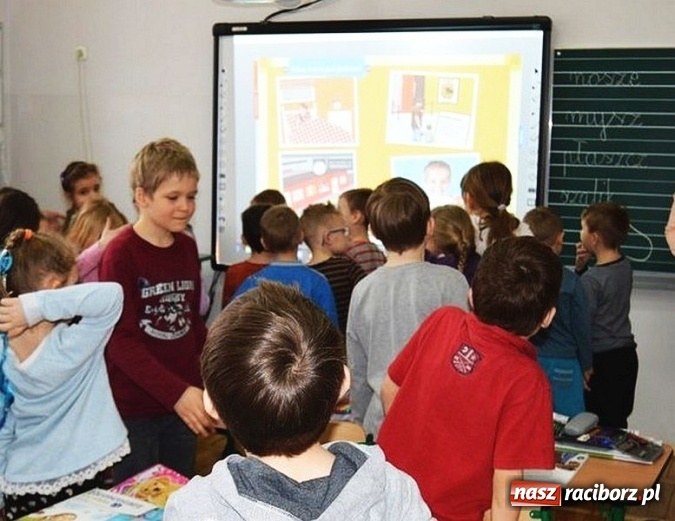 Zdjęcie w galerii na portalu naszraciborz.pl: Wizyta przedszkolaków w Szkole Podstawowej nr 4  wiadomości z regionu