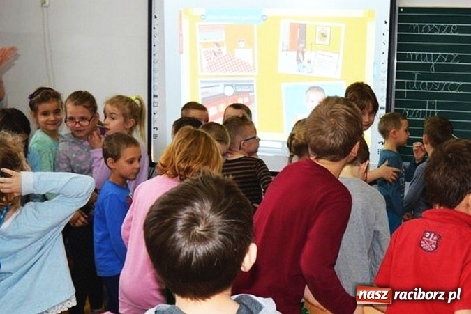 Zdjęcie w galerii na portalu naszraciborz.pl: Wizyta przedszkolaków w Szkole Podstawowej nr 4  wiadomości z regionu