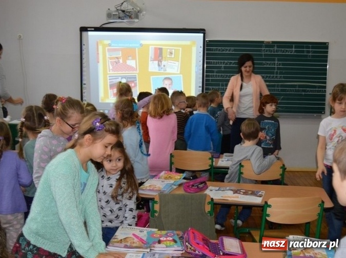 Zdjęcie w galerii na portalu naszraciborz.pl: Wizyta przedszkolaków w Szkole Podstawowej nr 4  wiadomości z regionu