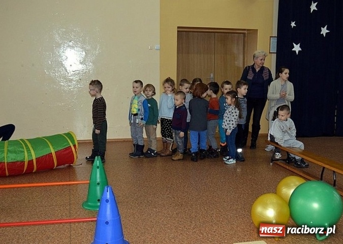 Zdjęcie w galerii na portalu naszraciborz.pl: Wizyta przedszkolaków w Szkole Podstawowej nr 4  wiadomości z regionu