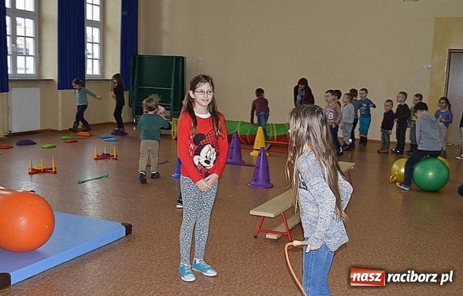 Zdjęcie w galerii na portalu naszraciborz.pl: Wizyta przedszkolaków w Szkole Podstawowej nr 4  wiadomości z regionu