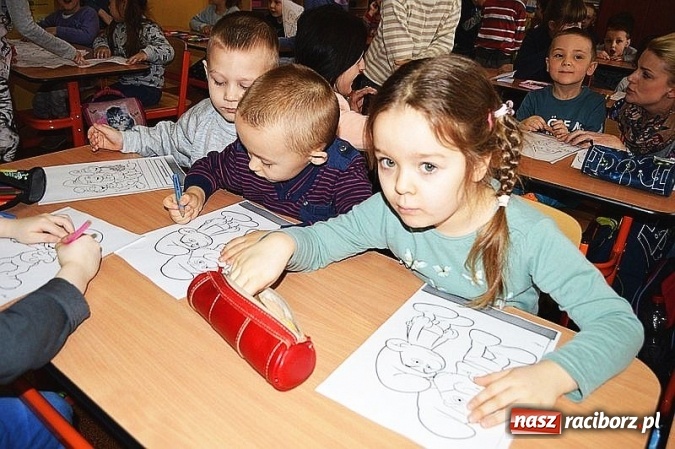 Zdjęcie w galerii na portalu naszraciborz.pl: Wizyta przedszkolaków w Szkole Podstawowej nr 4  wiadomości z regionu