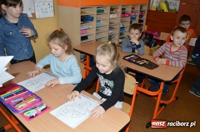 Zdjęcie w galerii na portalu naszraciborz.pl: Wizyta przedszkolaków w Szkole Podstawowej nr 4  wiadomości z regionu