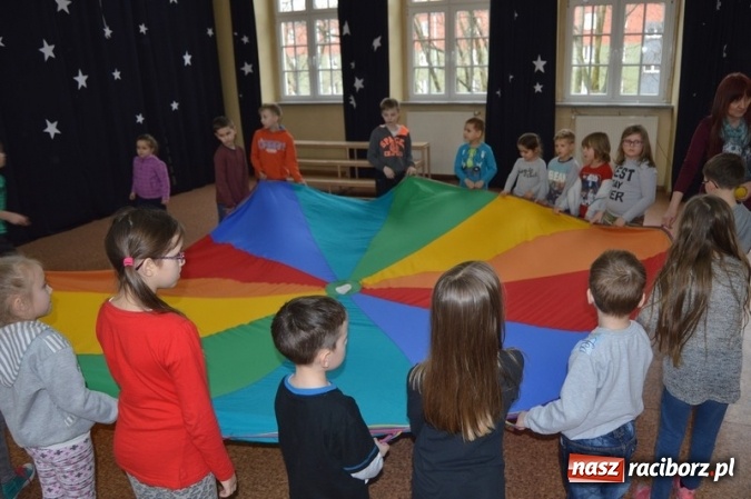 Zdjęcie w galerii na portalu naszraciborz.pl: Wizyta przedszkolaków w Szkole Podstawowej nr 4  wiadomości z regionu