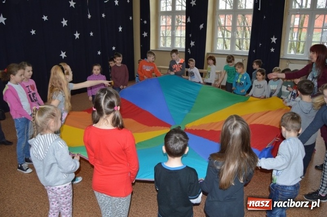 Zdjęcie w galerii na portalu naszraciborz.pl: Wizyta przedszkolaków w Szkole Podstawowej nr 4  wiadomości z regionu