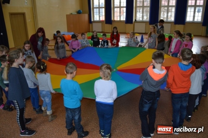 Zdjęcie w galerii na portalu naszraciborz.pl: Wizyta przedszkolaków w Szkole Podstawowej nr 4  wiadomości z regionu