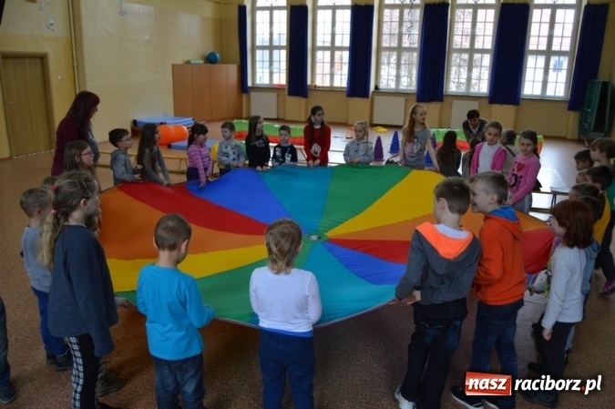 Zdjęcie w galerii na portalu naszraciborz.pl: Wizyta przedszkolaków w Szkole Podstawowej nr 4  wiadomości z regionu