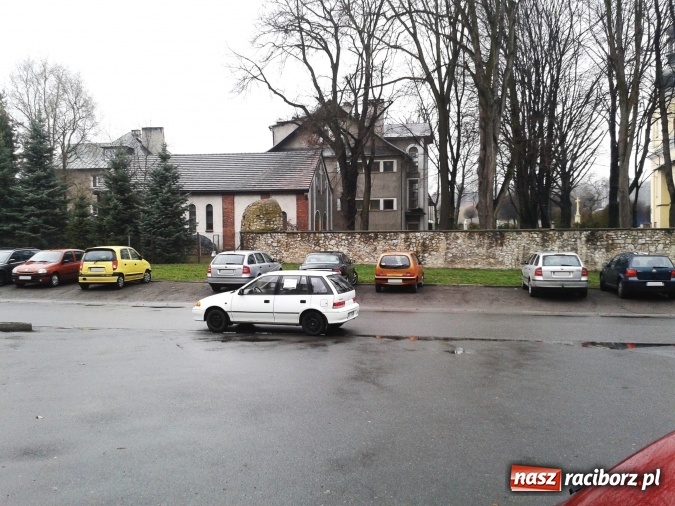 Zdjęcie w galerii na portalu naszraciborz.pl: Racibórz miszczami bogaty... Tym razem na parkingu na Żorskiej wiadomości z regionu