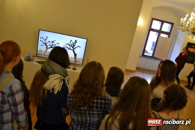 Zdjęcie w galerii na portalu naszraciborz.pl: Prawa człowieka dostrzegam - na zamku otwarto nową wystawę wiadomości z regionu