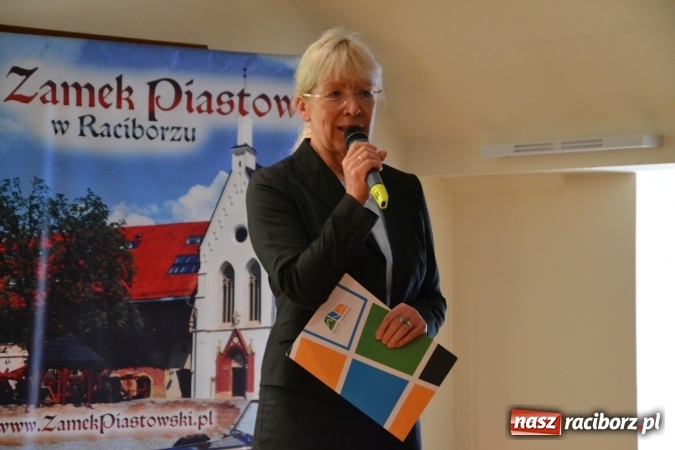 Zdjęcie w galerii na portalu naszraciborz.pl: Prawa człowieka dostrzegam - na zamku otwarto nową wystawę wiadomości z regionu