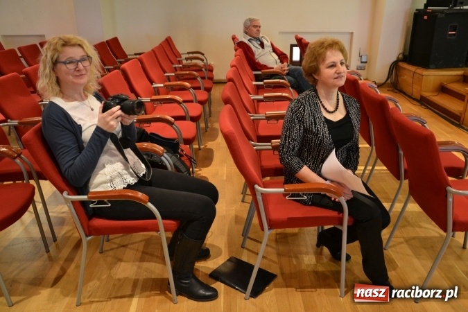 Zdjęcie w galerii na portalu naszraciborz.pl: Prawa człowieka dostrzegam - na zamku otwarto nową wystawę wiadomości z regionu