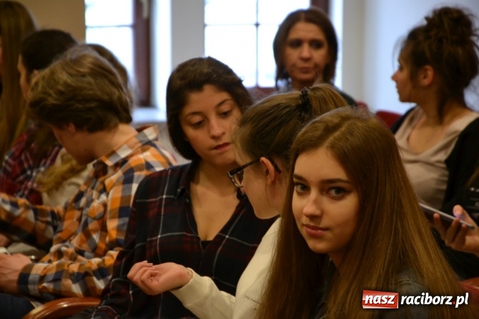 Zdjęcie w galerii na portalu naszraciborz.pl: Prawa człowieka dostrzegam - na zamku otwarto nową wystawę wiadomości z regionu