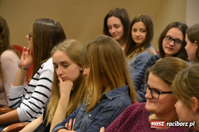 Zdjęcie w galerii na portalu naszraciborz.pl: Prawa człowieka dostrzegam - na zamku otwarto nową wystawę wiadomości z regionu