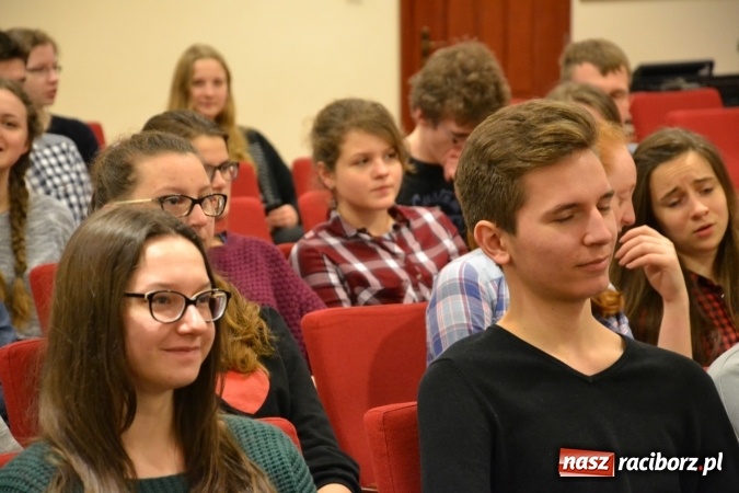 Zdjęcie w galerii na portalu naszraciborz.pl: Prawa człowieka dostrzegam - na zamku otwarto nową wystawę wiadomości z regionu