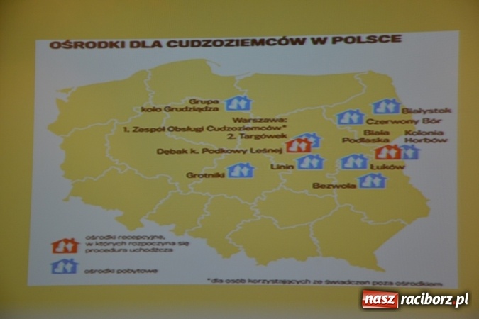 Zdjęcie w galerii na portalu naszraciborz.pl: Prawa człowieka dostrzegam - na zamku otwarto nową wystawę wiadomości z regionu