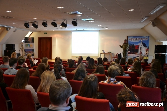 Zdjęcie w galerii na portalu naszraciborz.pl: Prawa człowieka dostrzegam - na zamku otwarto nową wystawę wiadomości z regionu