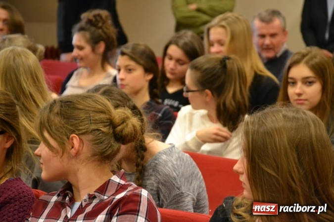 Zdjęcie w galerii na portalu naszraciborz.pl: Prawa człowieka dostrzegam - na zamku otwarto nową wystawę wiadomości z regionu