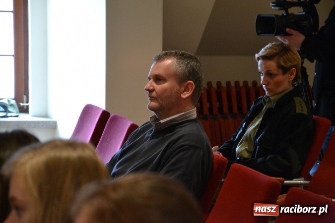 Zdjęcie w galerii na portalu naszraciborz.pl: Prawa człowieka dostrzegam - na zamku otwarto nową wystawę wiadomości z regionu